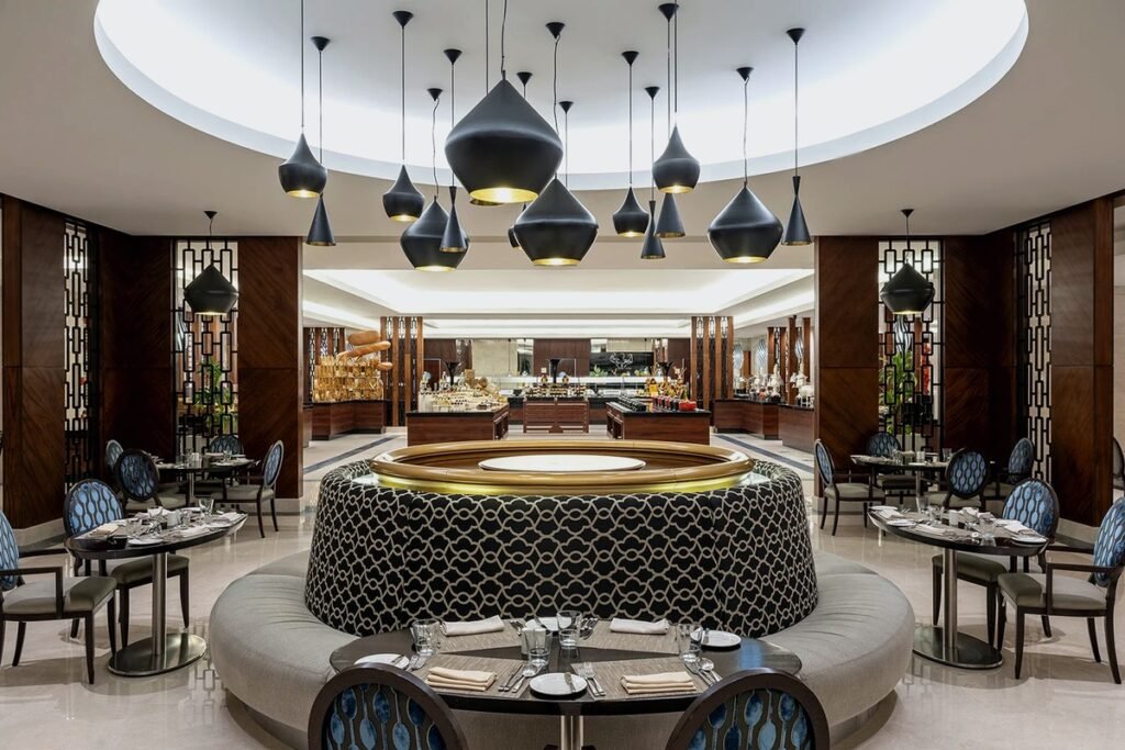 Swissôtel Al Maqam restaurant/interior near Masjid al-Haram